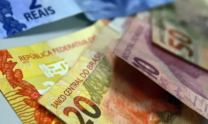 Juros e inadimplência das famílias sobem em agosto