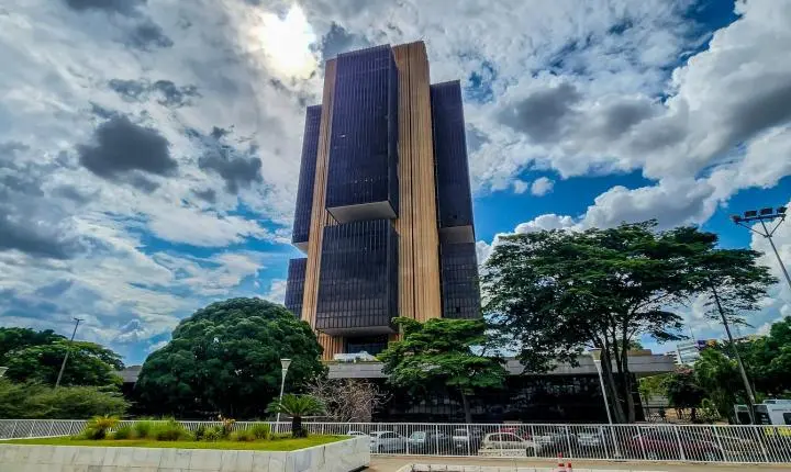 Juros impactam dívida pública mais que gastos governamentais, apontam economistas