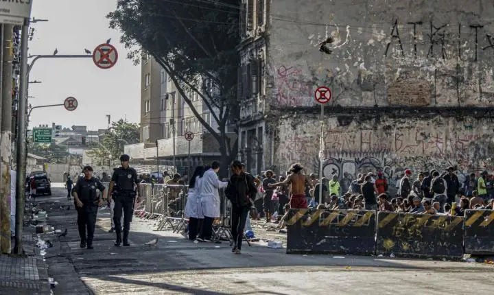 Justiça condena ex-agentes da GCM por atuar em mercado ilegal na Cracolândia