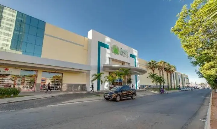 Justiça condena shopping por roubo em estacionamento de shopping em Goiás