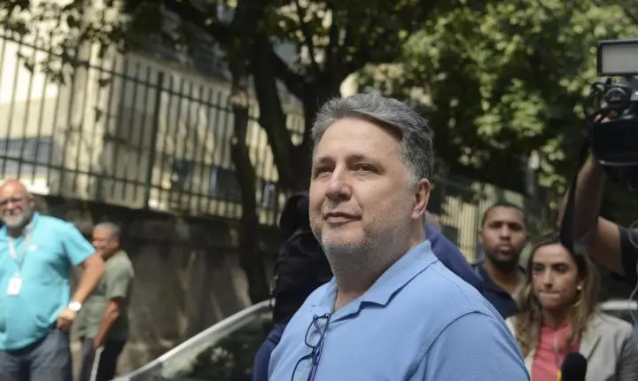 Justiça do Rio determina a suspensão dos direitos políticos de Garotinho