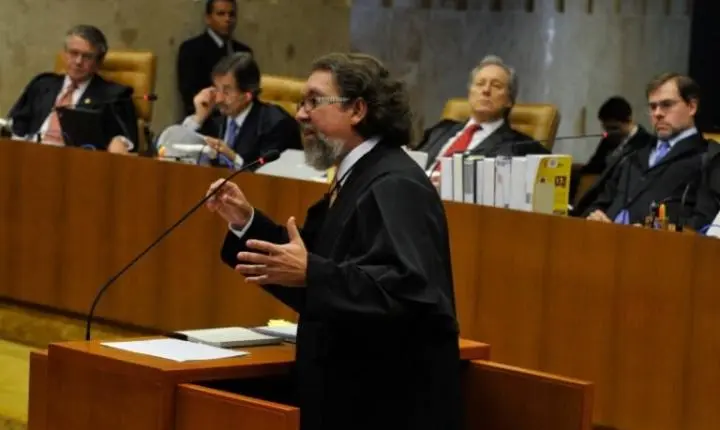 Kakay refuta Durigan sobre possível prisão de Ibaneis, chamando-a de 