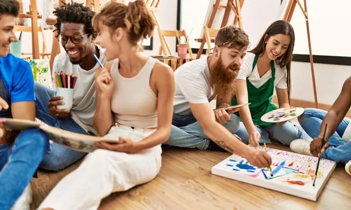 Kidults: psicologia explica o boom de brinquedos para adultos e seus benefícios