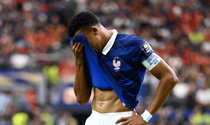 Kylian Mbappé desfalca treino da seleção francesa após sintomas gripais