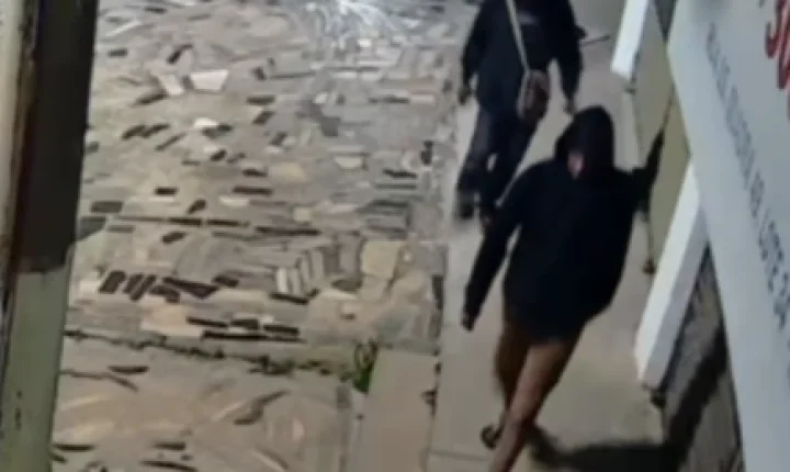 Criminoso furta comércio e leva televisão de 65 polegadas
