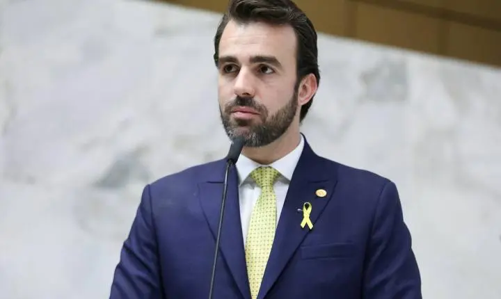 Réu por agressão, deputado Lucas Bove propõe a Lei Johnny Depp em SP