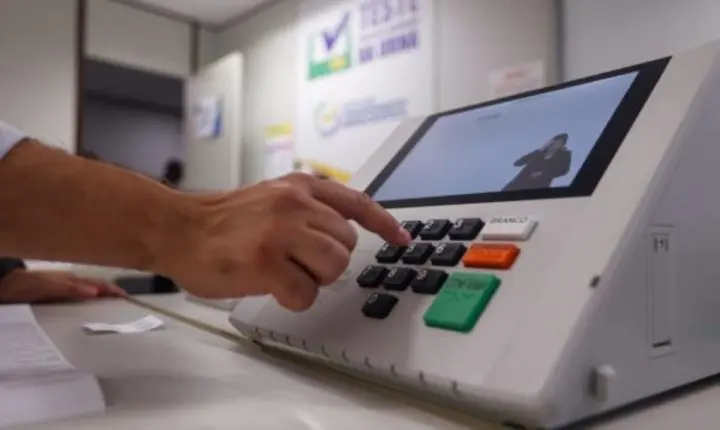 Logística das eleições distribui urnas eletrônicas com apoio de militares