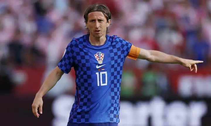 Luka Modric adia aposentadoria e encaminha renovação de contrato com o Milan