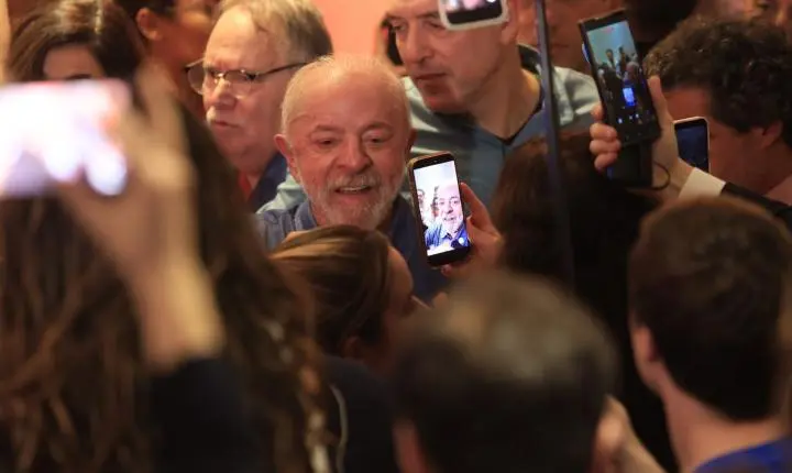 Lula agradece votos nas eleições presidenciais e defende regulação digital