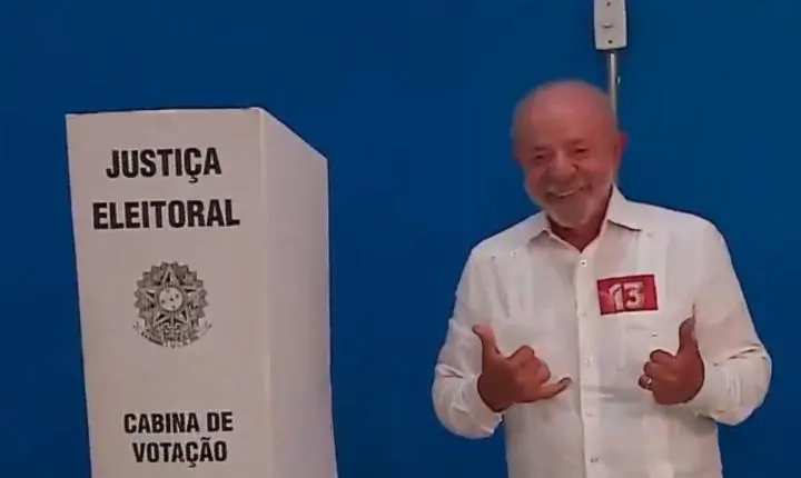 Lula cobra do TSE solução para eleitores sem ônibus