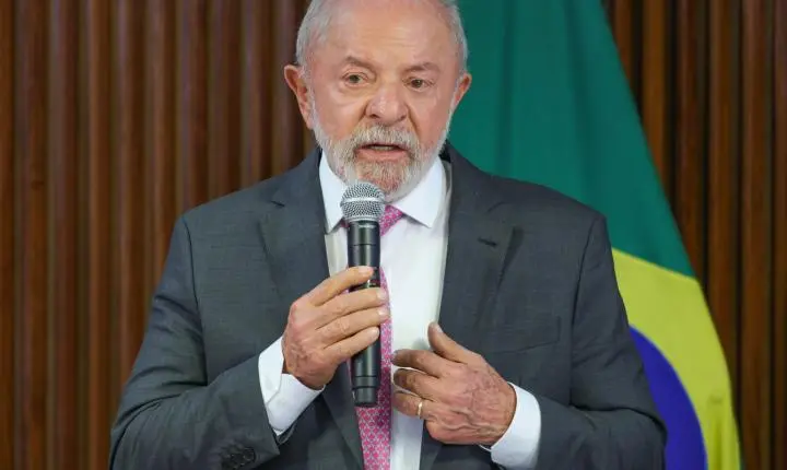 Lula afirma que o Brasil dispensa o modelo de escolas cívico-militares no ensino público