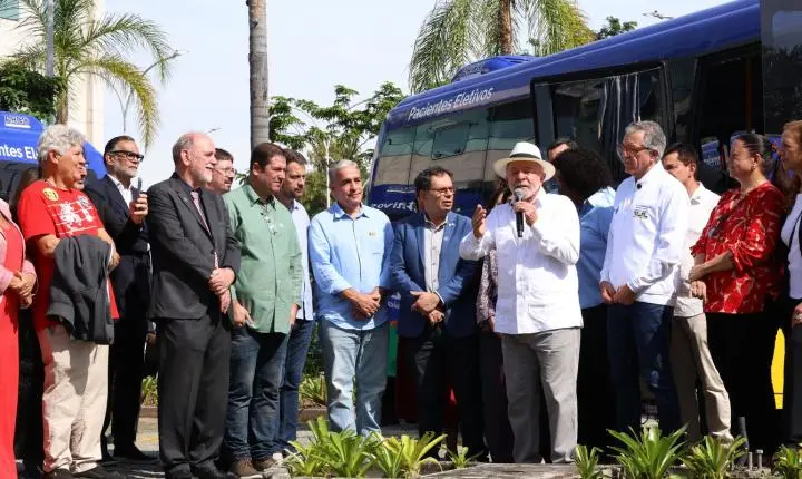 Lula insta governador do Rio de Janeiro a atuar contra milícias e o crime organizado