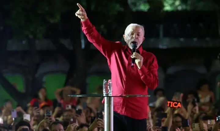 Plano de governo de Lula foca em salário mínimo e segurança