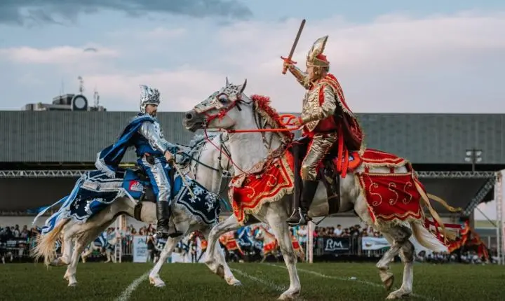 Luziânia e Niquelândia dão início ao Circuito das Cavalhadas 2026