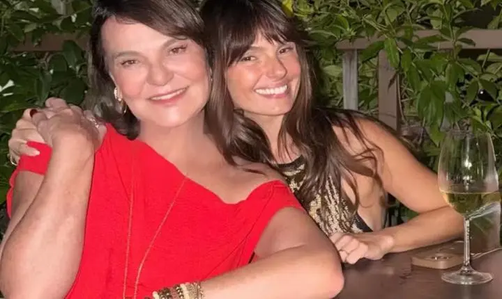 Mãe de Isis Valverde compartilha jornada após tratamento de câncer: 