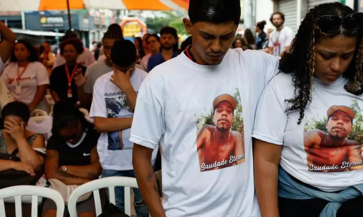 Mães pedem justiça por mortes na Operação Contenção em ato no Rio de Janeiro