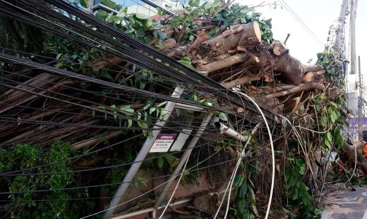 Falta de energia no Rio ainda atinge mais de 270 mil imóveis após vendaval