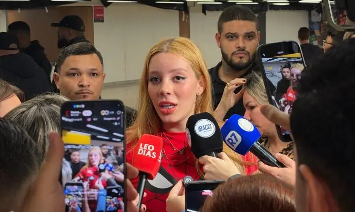 Influenciadora Malévola retorna ao Brasil após detenção no Egito