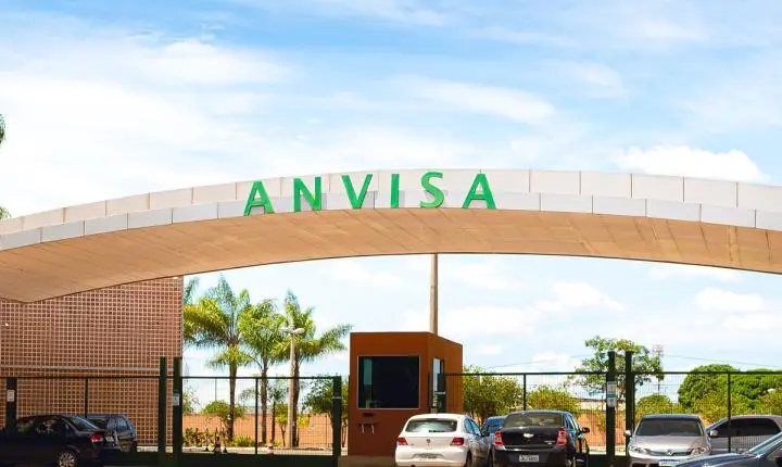 Golpe usa materiais gratuitos da Anvisa para vender falsos certificados online