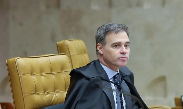 Decisão do TSE manda deputados apagarem vídeo com ataques a Flávio Bolsonaro