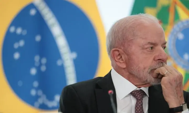 André Mendonça determina suspensão de posts da campanha de Lula contra Flávio Bolsonaro