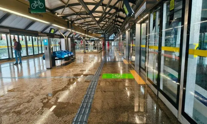 Chuva em são paulo afeta o monotrilho da linha 17 e causa alagamentos