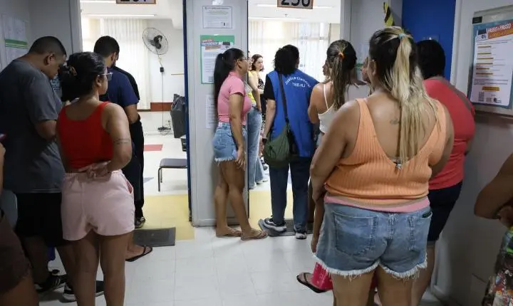 Moradores da Maré se mobilizam para divulgar novos locais de votação