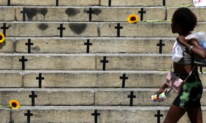 Brasil registra queda histórica de 8,2% em mortes violentas em 2025, mas feminicídios sobem