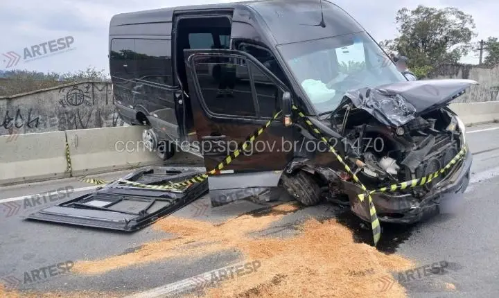 Perseguição policial em SP termina com morte após motorista atingir seis carros