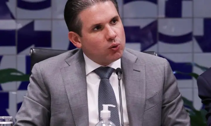 Hugo Motta convoca líderes na Câmara para debater PL que encerra a escala 6x1