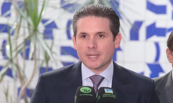 Hugo Motta celebra a aprovação de novos acordos comerciais do Mercosul na Câmara