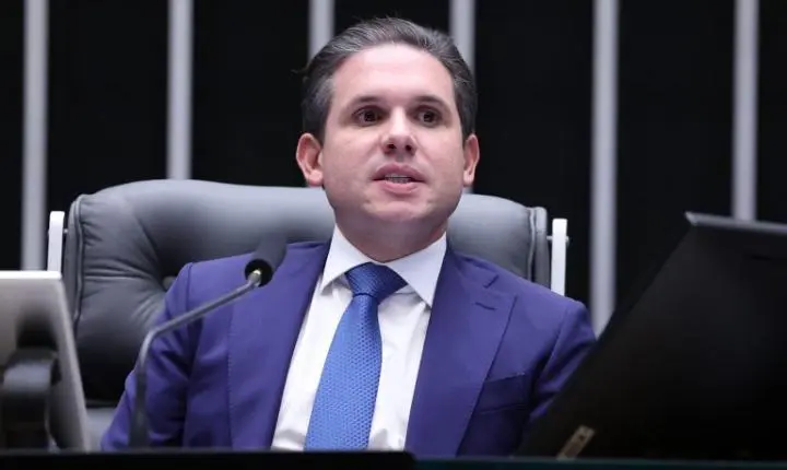 Hugo Motta recebe proposta de Lula para elevar limite de faturamento do MEI