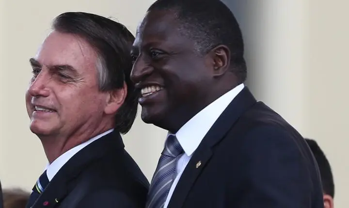 MPE barra uso de Bolsonaro como nome de urna para Hélio Lopes