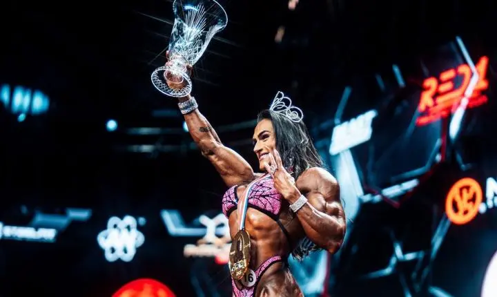 Brasileira Natalia Coelho conquista o tricampeonato da Women's Physique