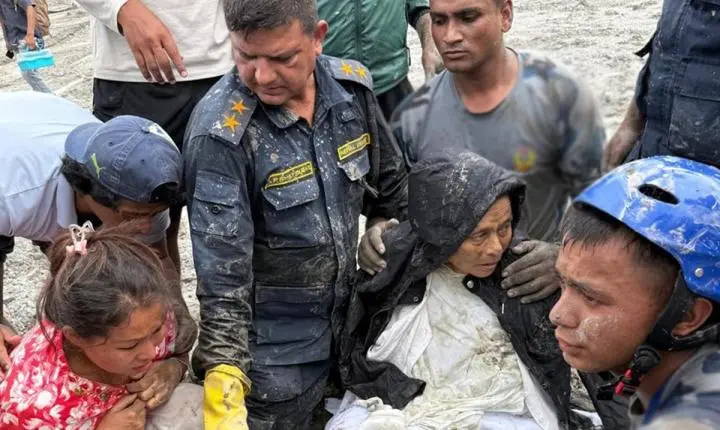 Nepal: Mulher e homem resgatados com vida 10 dias após deslizamentos