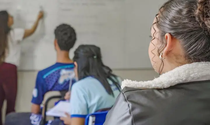 Pé-de-Meia: Estudantes nascidos em maio e junho recebem incentivo de frequência nesta quarta-feira