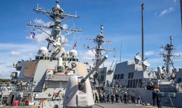 Navio militar dos EUA fica quatro dias sem água e energia no Pacífico