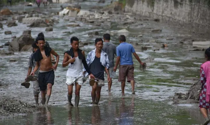 Deslizamento entre Nepal e Tibete deixa milhares de desaparecidos e mortos
