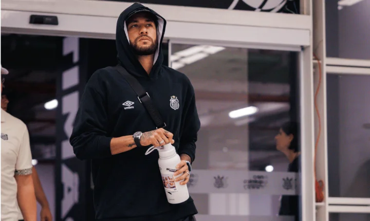 Neymar relata febre e sintomas antes de vitória do Santos contra o Corinthians