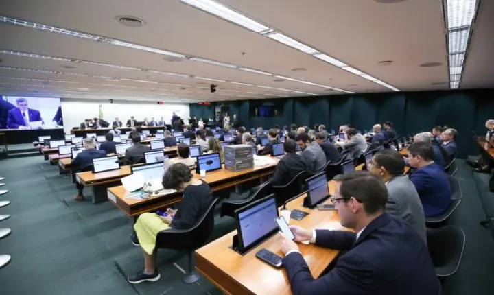 Consultoria de Orçamento aponta desafios para conter dívida pública na LDO 2027