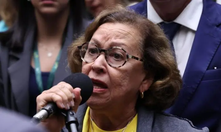 Nova lei destina minuto diário na Voz do Brasil para divulgar canais de proteção à mulher