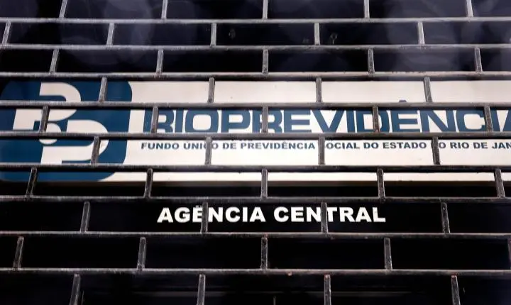Operação da PF investiga ex-governador Cláudio Castro por desvio de R$ 3,6 bilhões em fundos