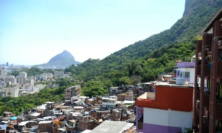 Operação Contenção na Zona Sul do Rio resulta em prisões e homem baleado em Botafogo