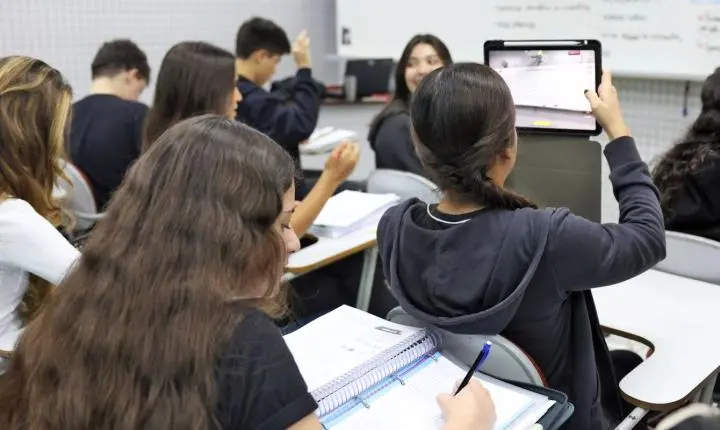Programa Pé-de-Meia paga nova parcela para nascidos em março e abril