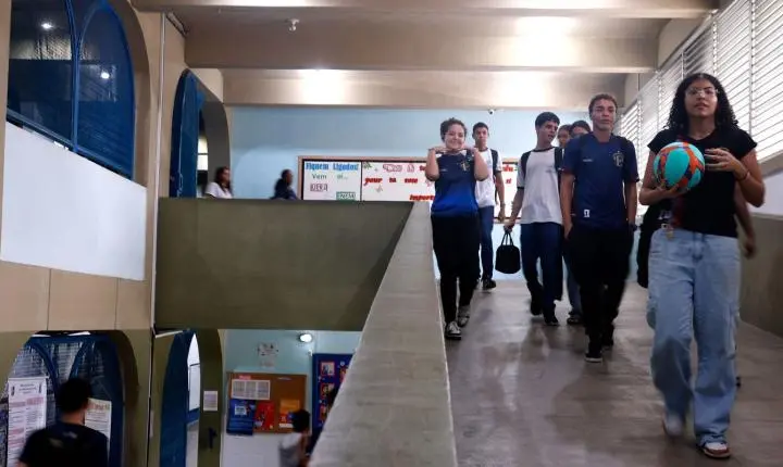 Programa Pé-de-Meia inicia pagamento da sexta parcela para estudantes nesta segunda