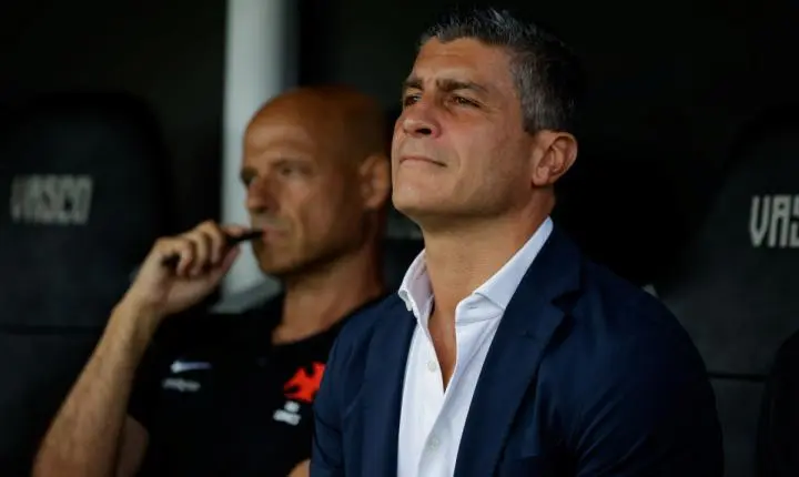 Pedro Emanuel lamenta derrota do Vasco para o Fluminense e fala em noite dura