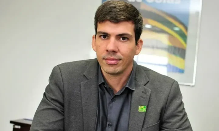Pedro Sales desiste da candidatura a deputado federal e reorganiza chapa em Goiás
