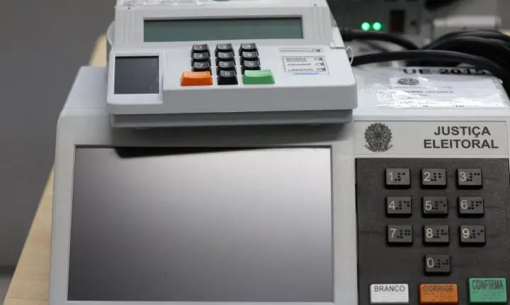 Estudo revela que desinformação eleitoral foca nas urnas eletrônicas