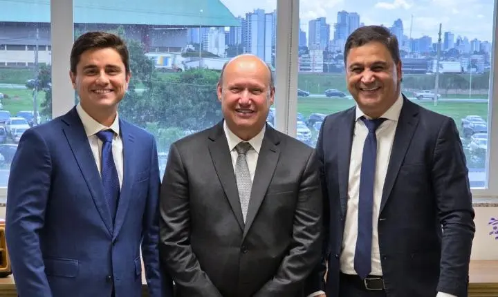 Pesquisa em Luziânia aponta liderança de Célio Silveira e Cambão para 2026