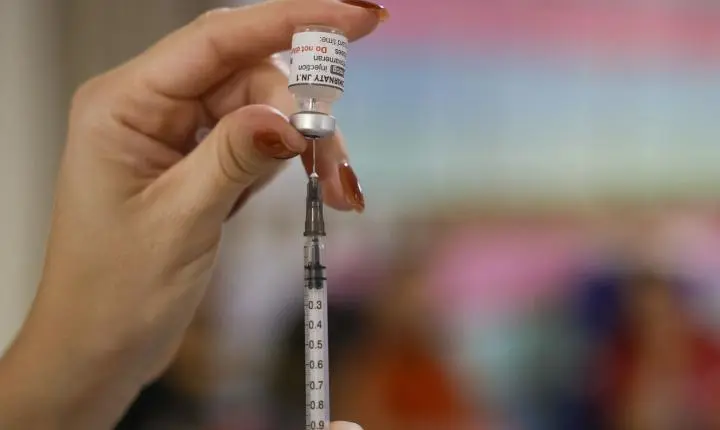 A vacinação contra o HPV reduziu quase pela metade os casos entre jovens